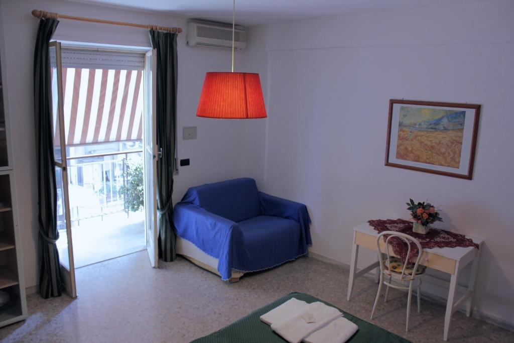 Tourist House Roma Aparthotel Стая снимка