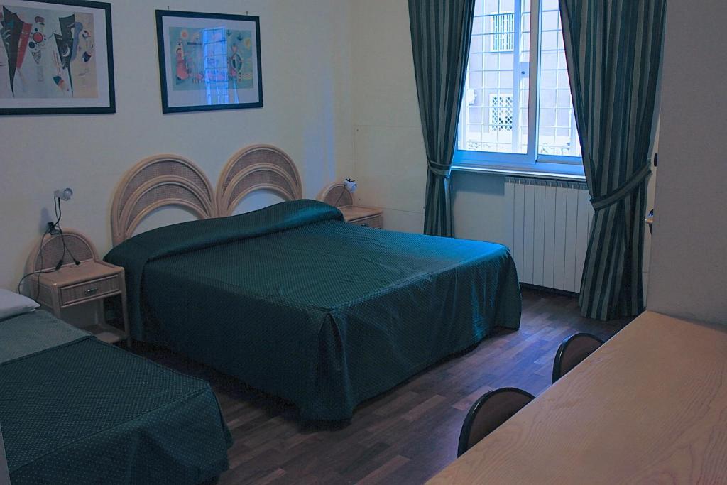 Tourist House Roma Aparthotel Стая снимка