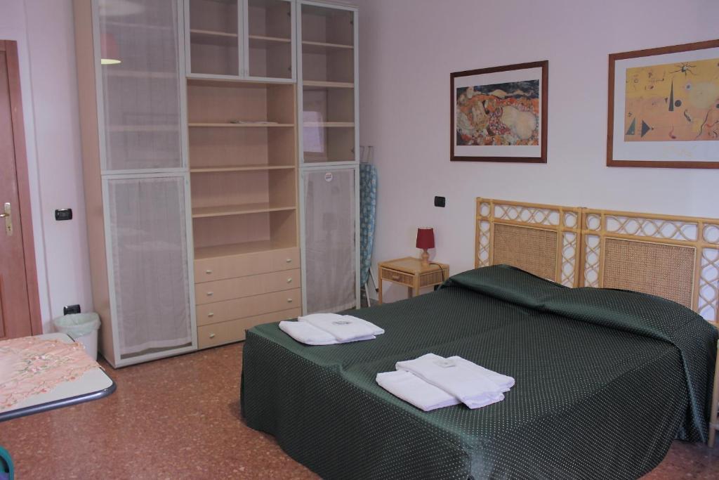 Tourist House Roma Aparthotel Стая снимка