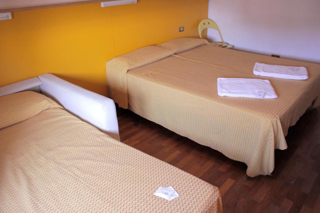 Tourist House Roma Aparthotel Стая снимка