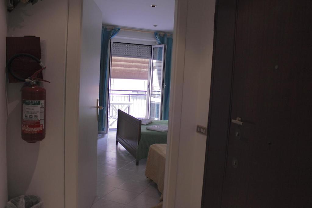 Tourist House Roma Aparthotel Стая снимка