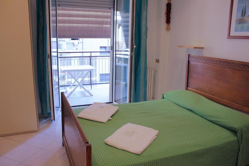 Tourist House Roma Aparthotel Стая снимка
